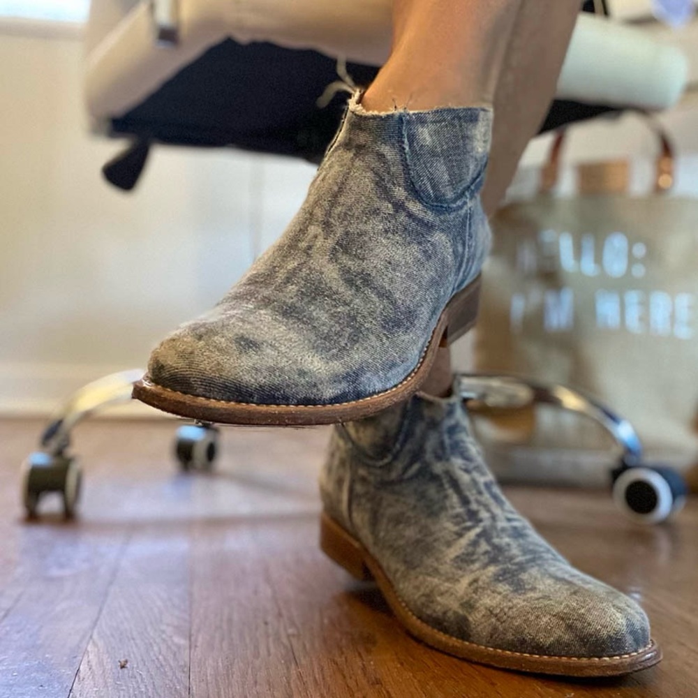 Super cute Matisse acid wash denim ankle boots.